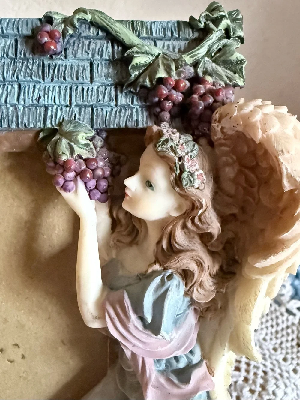 90s Cherub Seraphim Angel Ornate Grape Vine and Fruit Basket Frame 3X4.5